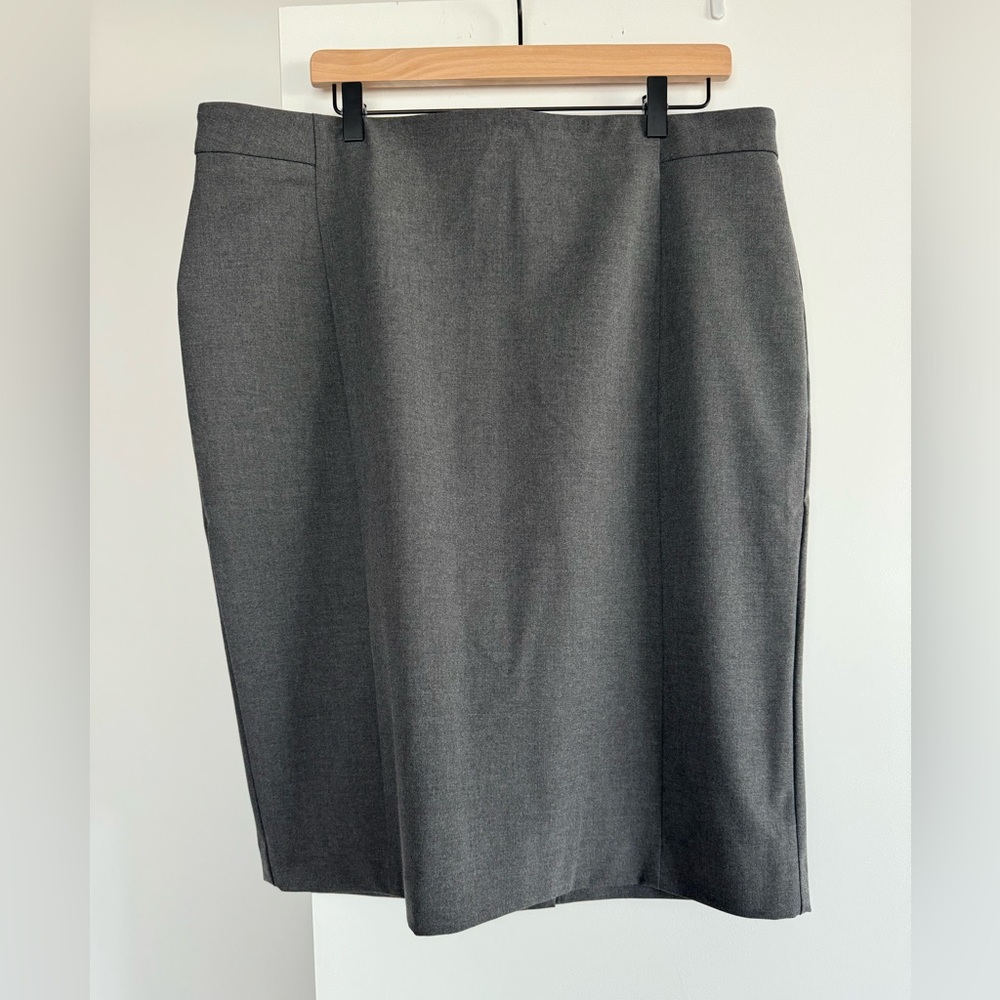 Ann Taylor Pencil Skirt in Gray Bi-Stretch, size 18